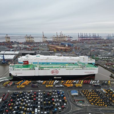 "BYD Explorer No.1" legt in Bremerhaven an