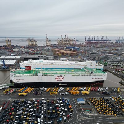 "BYD Explorer No.1" legt in Bremerhaven an