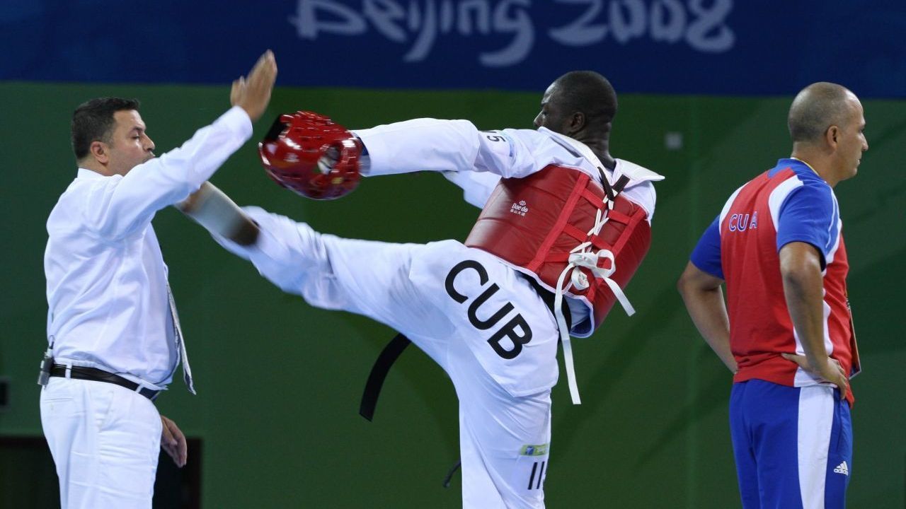 2008: Der kubanische Taekwondo-Kämpfer Angel Valodia Matos überschritt nach einer Verletzung im Halbfinale die erlaubte Behandlungszeit. Als der schwedische Kampfrichter ihn daraufhin bei seiner Führung von 3:2 disqualifizierte, war er so wütend, dass er dem Unparteiischen einen Tritt ins Gesicht verpasste. Der Weltverband sperrte Matos lebenslag.