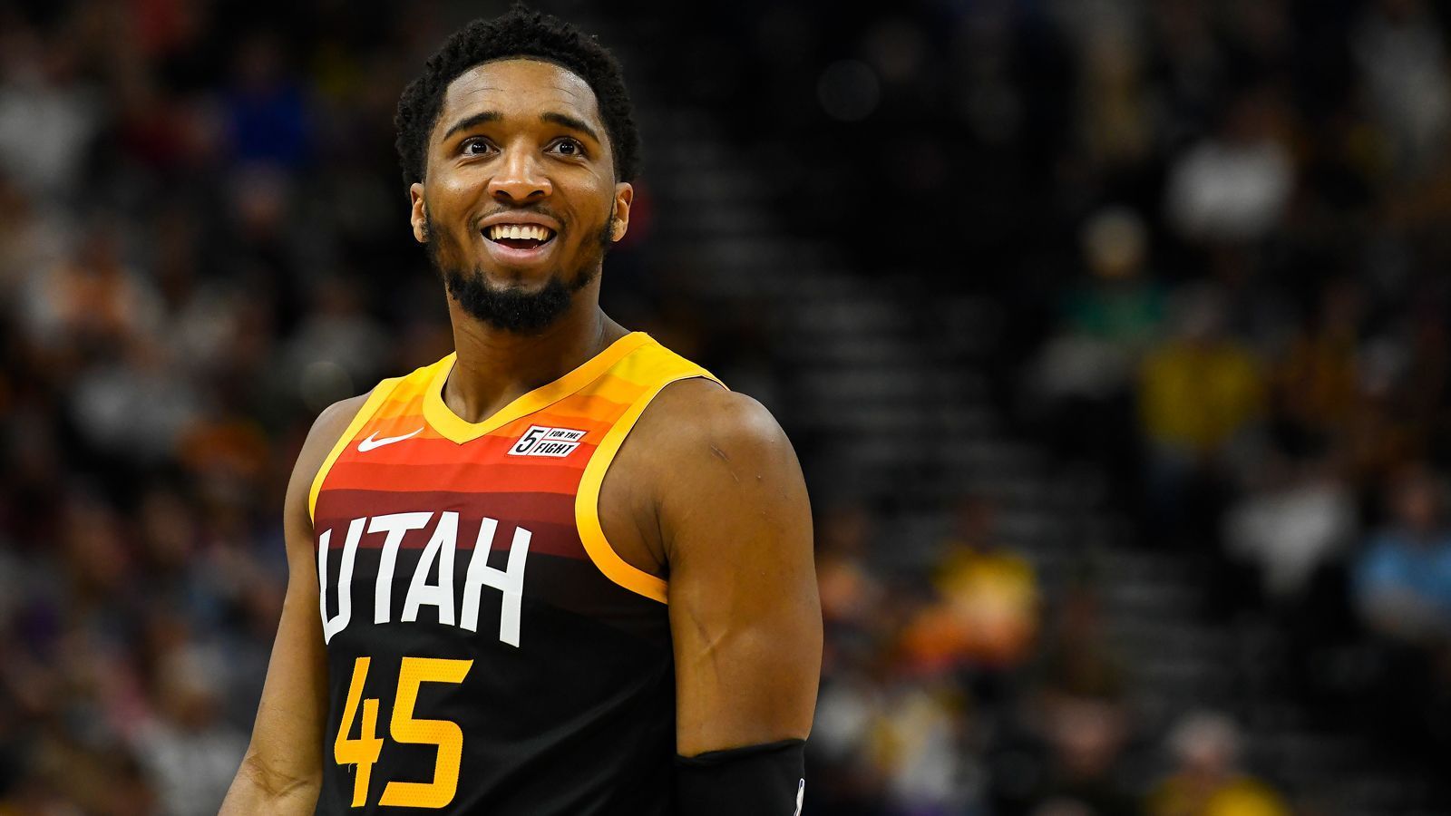 
                <strong>Utah Jazz (Western Conference)</strong><br>
                &#x2022; Bilanz: 49-33 <br>&#x2022; Topscorer: Donovan Mitchell mit 25,9 Punkten im Schnitt<br>&#x2022; NBA-Titel: -<br>
              