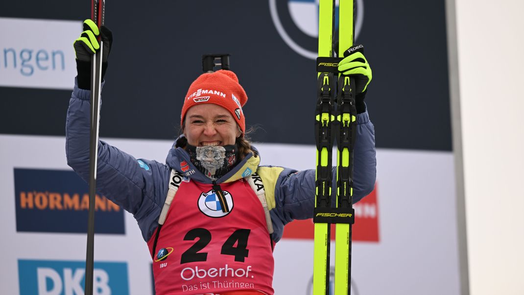 Denise Herrmann-Wick freut sich über ihren Sieg im Sprint. 