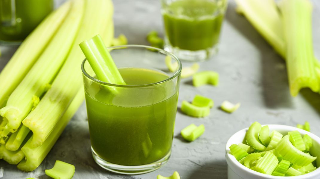 Il succo di sedano è ricco di ingredienti preziosi.  Tuttavia, una dieta drastica basata esclusivamente sul succo di sedano dovrebbe essere evitata.