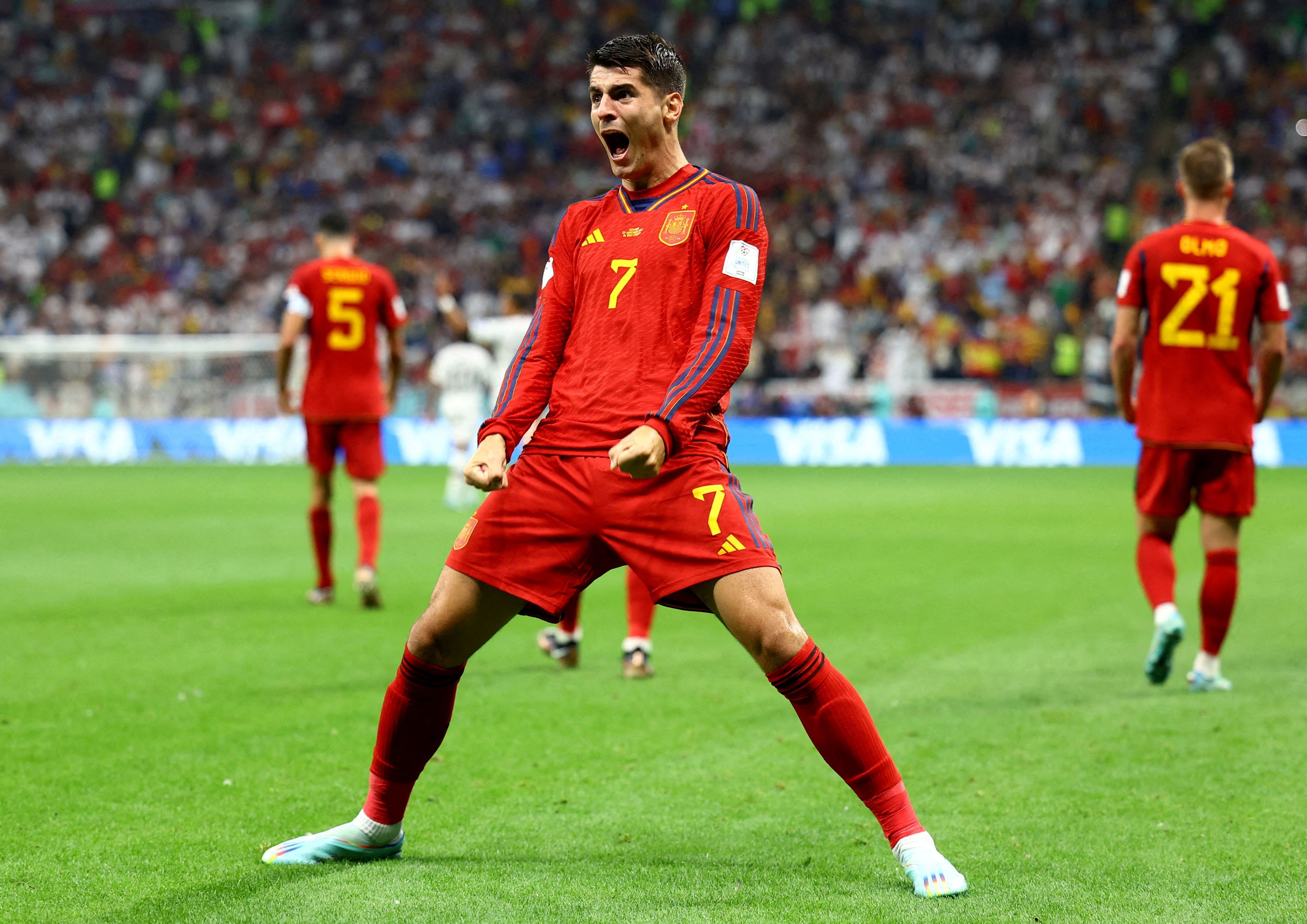 Platz 5: Alvaro Morata - 6 Tore. Auch er ist bei der EM 2024 dabei. Der Spanier kann ebenso wie Lukaku mit Toren bei der diesjährigen EURO im Ranking der Rekordtorjäger aufsteigen. Weitere Spieler mit sechs Buden sind: Der Franzose Theirry Henry und der Portugiese Nuno Gomes.