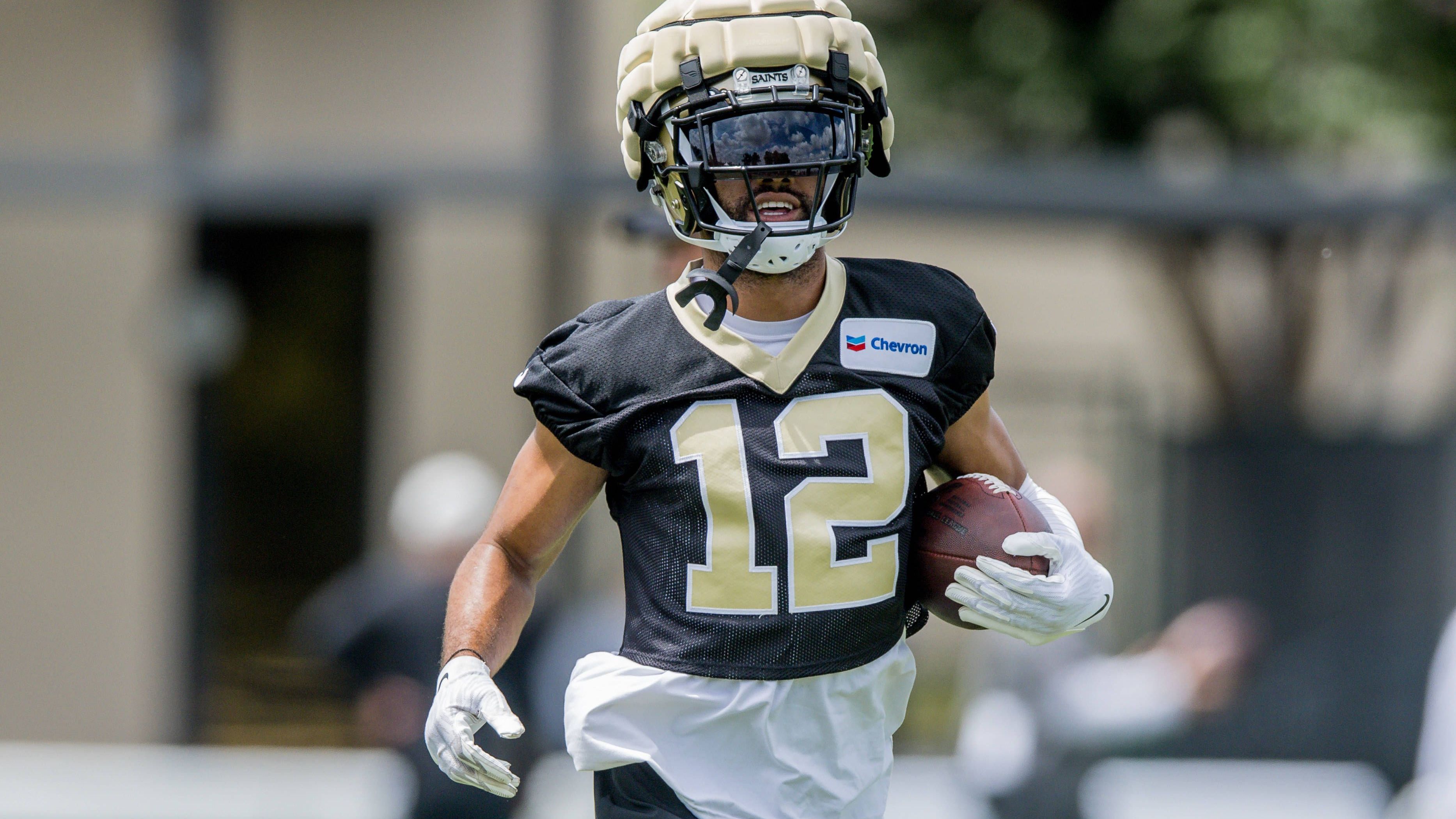 <strong>New Orleans Saints: Stärken (Offensive)</strong><br>Rookie-Receiver Chris Olave bewies in seiner ersten Spielzeit Positionsflexibilität, Route Running und Catching und legte so eine sehr gute Saison hin. Neben ihm dürfte ein fitter Michael Thomas eine weitere gute Anspielstation stellen. In Szene gesetzt werden sie künftig von Neuzugang und Routinier Derek Carr.&nbsp;