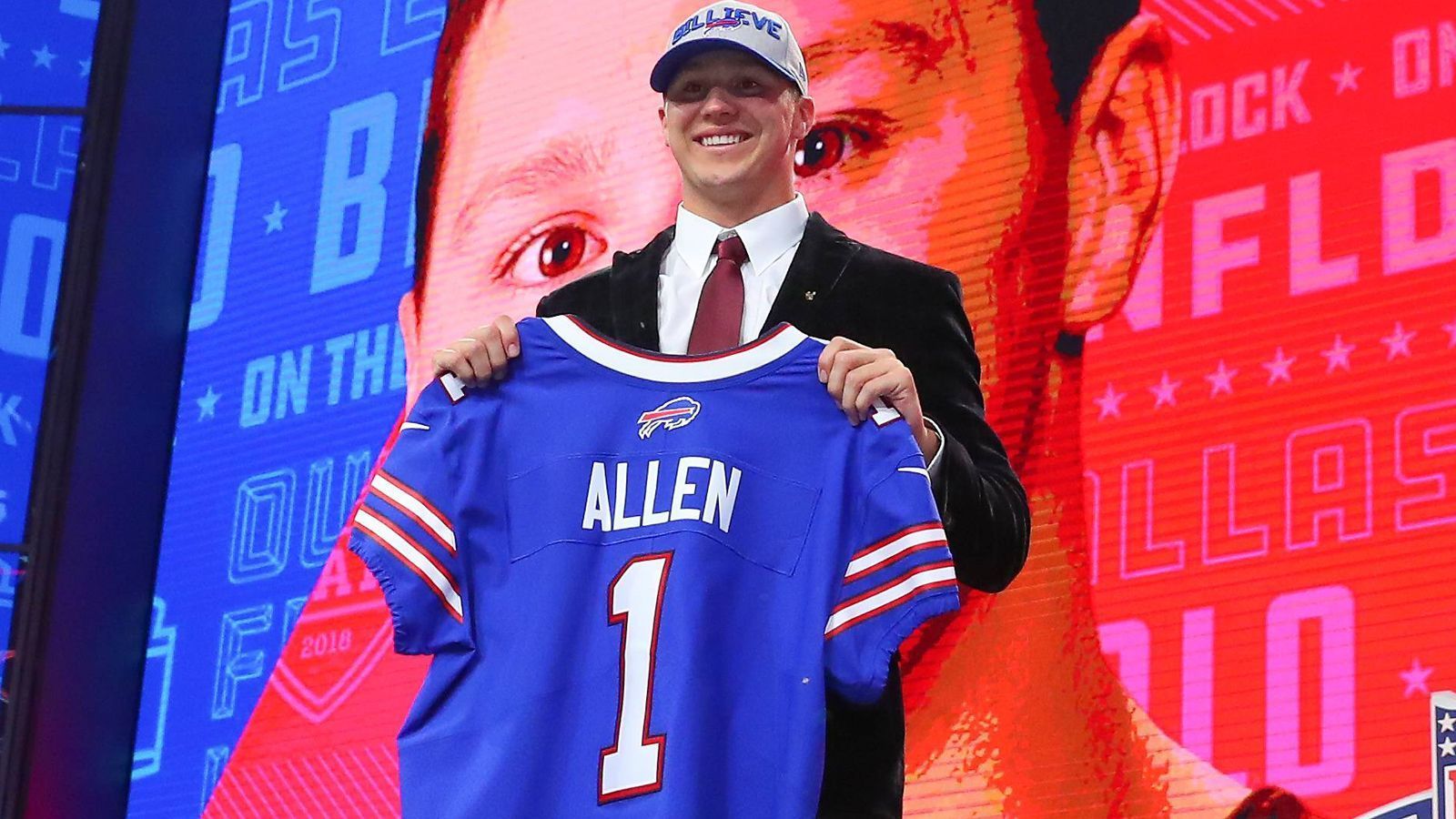 
                <strong>Josh Allen</strong><br>
                Auch bei Josh Allen, bei dem heutigen Quarterback der Buffalo Bills, tauchten im Vorfeld des Draft rassistische Tweets auf, die er 2012 und 2013 auf der High School geschrieben hatte. Bei ihm passierte das kurz vorher, er galt bis dahin als kompletter Saubermann. Er fiel weich: Er wurde an siebter Stelle ausgewählt.
              