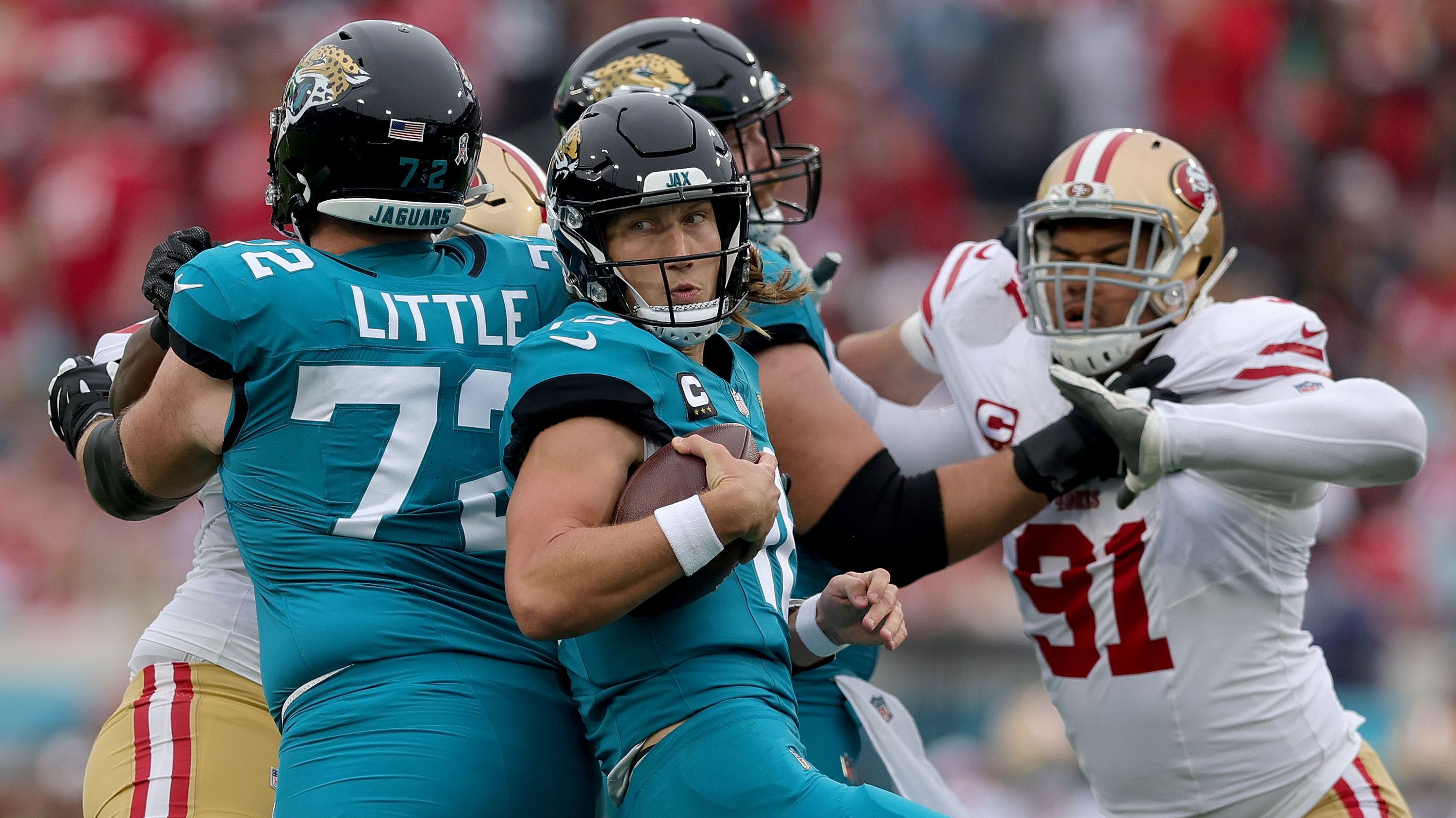 <strong>Jacksonville Jaguars at San Francisco 49ers 14:17</strong><br>Die verletzungsgeplagten 49ers, die in dieser Woche zudem Star-Verteidiger Nick Bosa mit einem Kreuzbandriss verloren haben, konnten in diesem Spiel immerhin wieder auf Quarterback Brock Purdy zurückgreifen. Er führte sein Team zu einem knappen Sieg, während Trevor Lawrence zwar eine gute Partie zeigte, im letzten Drive jedoch eine verheerende Interception warf und den Jaguars damit die Chance auf ein ausgleichendes Field Goal nahm.