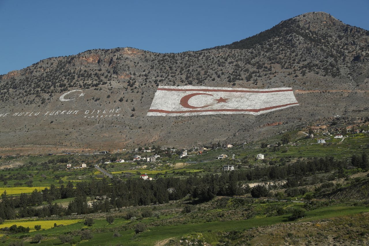 Seit 1974 ist Zypern geteilt. Im Süden befindet sich die Republik Zypern, der Norden die Türkische Republik Nordzypern.