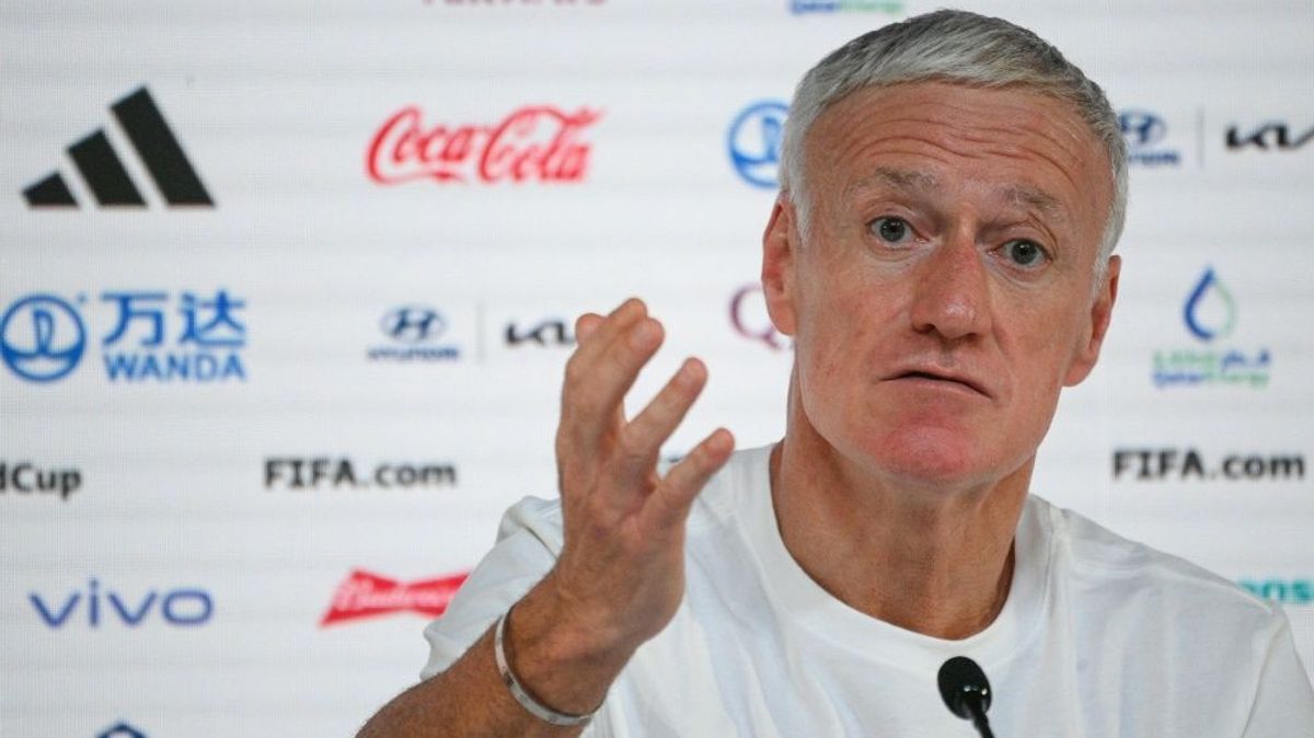 Didier Deschamps trifft mit Frankreich auf Polen