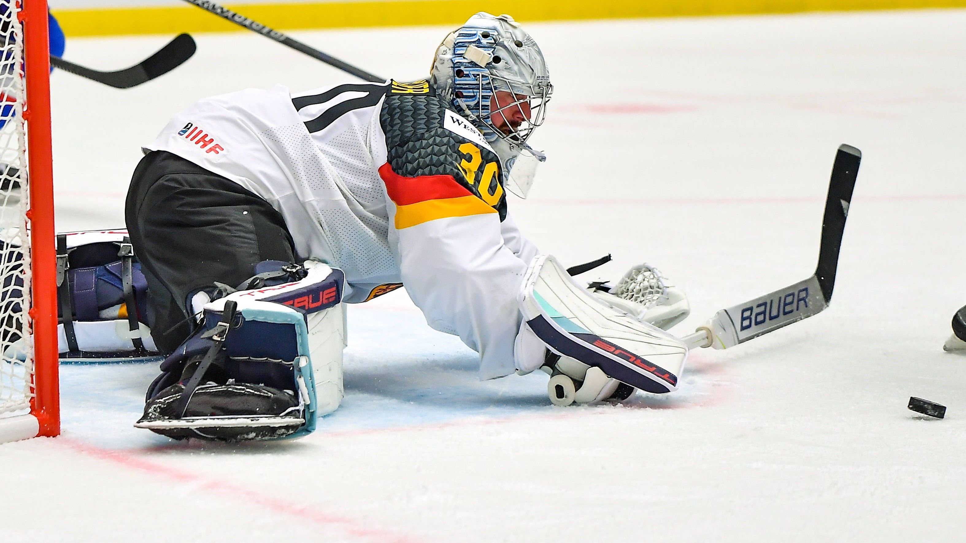 <strong>Deutschland: Philipp Grubauer (Seattle Kraken)</strong> <br>Und auch im Tor erfährt das deutsche Team Unterstützung aus der NHL. Mit Philipp Grubauer und Matthias Niederberger besitzt das deutsche Team eines der besten Torhüter-Duos der WM. 2018 gewann der Rosenheimer mit den Washington Capitals den Stanley Cup, seit 2021 steht der Goalie im Kasten des jüngsten NHL-Teams Seattle Kraken.