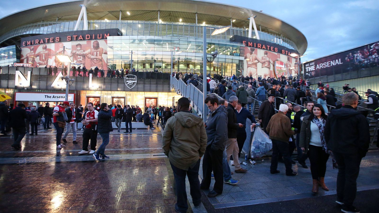 
                <strong>Platz 8 - FC Arsenal</strong><br>
                Zuschauerschnitt: 60.275Stadion: Emirates Stadium (60.704 Plätze)Liga: Premier LeagueLand: England
              