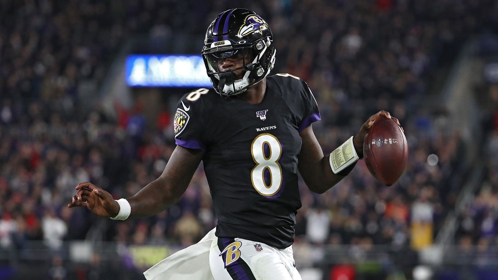 
                <strong>Lamar Jackson (32. Pick, Baltimore Ravens) </strong><br>
                &#x2022; Quarterback -<br>&#x2022; Fifth Year Option: Gezogen -<br>&#x2022; Gehalt: 23 016 000 US-Dollar<br>
              