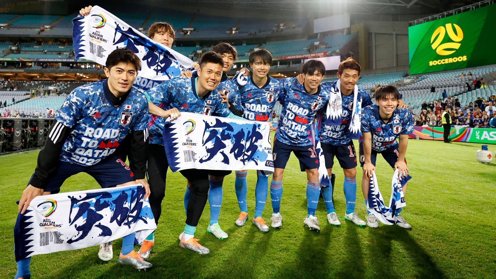 
                <strong>Japan</strong><br>
                Japan hat mit einem Last-Minute-Sieg gegen Australien am Donnerstag seine WM-Teilnahme perfekt gemacht. Die "Blue Samurai" entschieden das Spiel durch einen späten Doppelpack (89./90.+4) des kurz zuvor eingewechselten Kaoru Mitoma und nehmen damit zum siebten Mal in Folge an einer Weltmeisterschaft teil. 
              