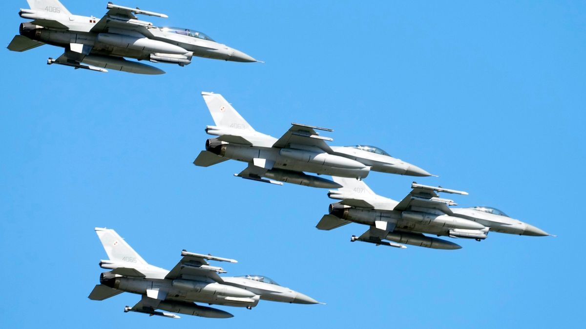 Die verstärkten ukrainischen Angriffe auf russische Flugplätze und Flugabwehrsysteme deuten möglicherweise auf die baldige Ankunft von F-16-Kampfjets hin.