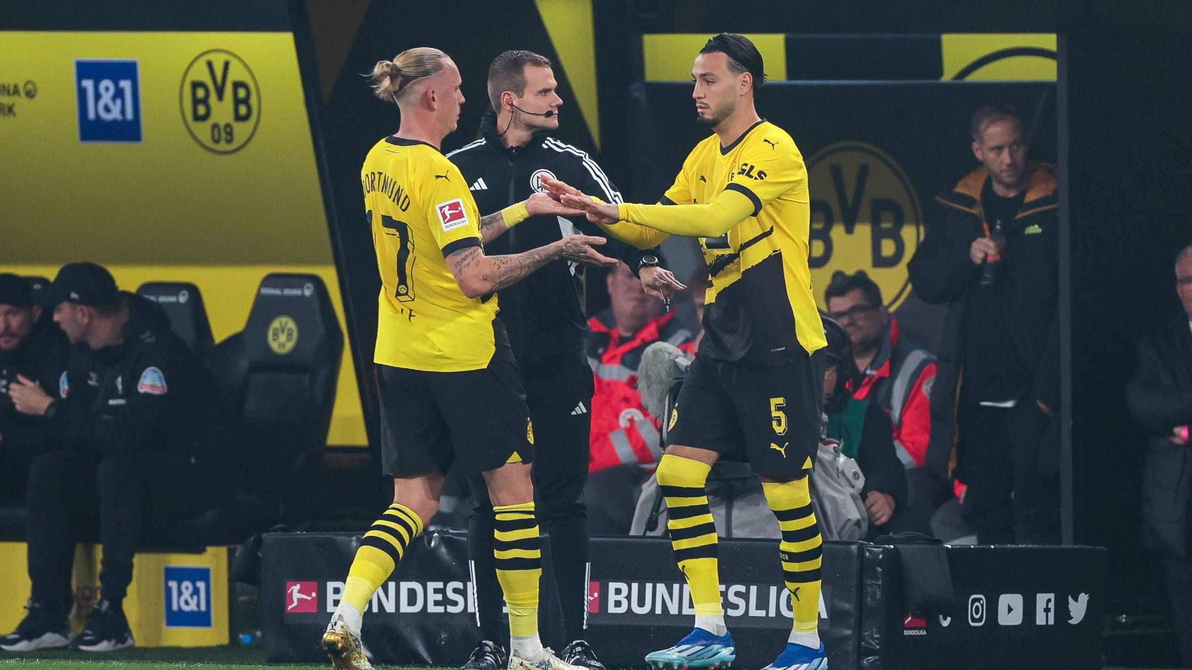 <strong>Ramy Bensebaini</strong><br>Nach gut einer Stunde auf der Bank kommt auch der algerische Linksverteidiger beim BVB in die Partie. Auch er fügt sich gut ins Team der Gastgeber ein, lässt defensiv überhaupt nichts anbrennen. Offensiv ist er in der Vergangenheit aber auch schon mal auffälliger gewesen. <strong>ran-Note: 3</strong>