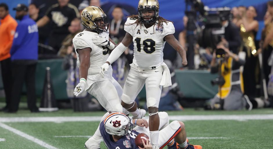 
                <strong>Shaquem Griffin (LB, University of Central Florida)</strong><br>
                Die Geschichte des Outside Linebackers, der trotz fehlender linker Hand vor dem Sprung in die NFL steht, ging längst um die Welt. Der 1,85 Meter große und 103 Kilogramm schwere Pass-Rusher kam alleine in den vergangenen beiden College-Spielzeiten auf 18,5 Sacks. Er findet schnelle Wege zum Quarterback, bringt zudem viel Herz und Leidenschaft mit. Allerdings ist er für einen Pass-Rusher relativ klein und aufgrund der fehlenden Hand in seinen Bewegungsabläufen auch etwas limitiert.
              
