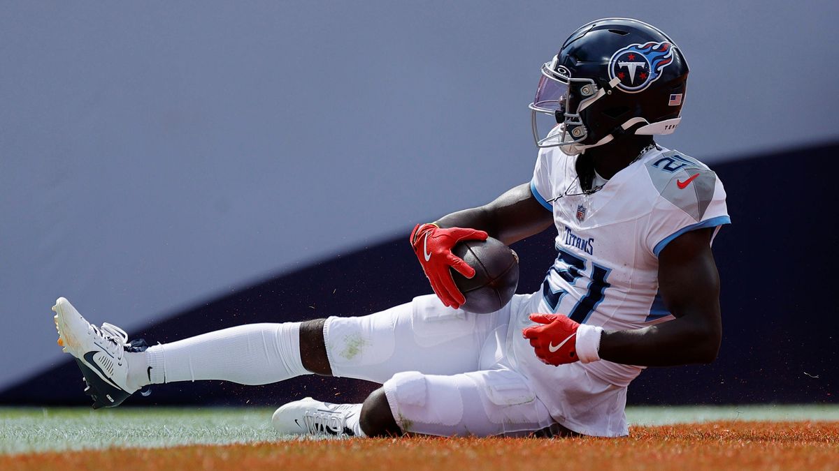 NFL, American Football Herren, USA Tennessee Titans at Denver Broncos Sep 7, 2025; Denver, Colorado, USA; Tennessee Titans cornerback Roger McCreary (21) reacts after an interception against the De...