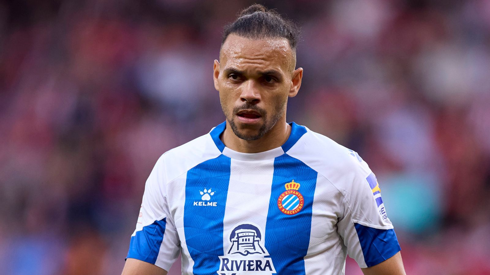 <strong>Aus Rache? Martin Braithwaite will Ex-Klub Espanyol Barcelona kaufen</strong><br>Stürmer Martin Braithwaite hat seine Zeit bei Espanyol Barcelona wohl noch nicht verarbeitet, ganz im Gegenteil. Laut "Marca" erwägt der Däne, seinen Ex-Klub zu kaufen – nicht zuletzt, um die aktuellen Klubbesitzer loszuwerden. Diese verweigerten Braithwaite nach dem Abstieg 2023 den Abgang, wodurch er wohl die EM 2024 verpasste, ...