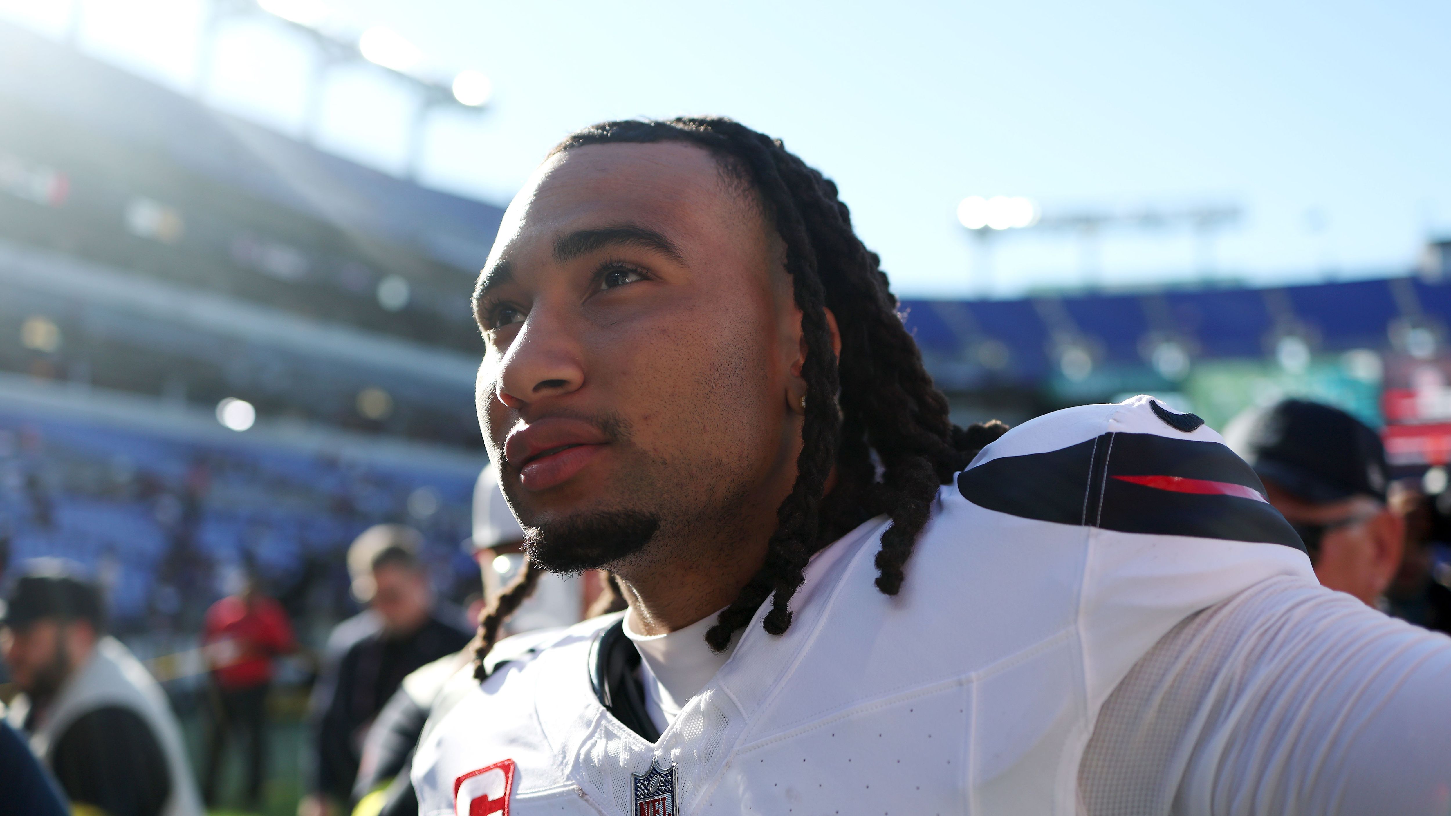 <strong>AFC Offense: C.J. Stroud (QB, Houston Texans)</strong><br>23 von 27 Pässen angekommen, vier Touchdowns in einem Spiel, 244 Passing Yards und ein Passer Rating von 143,9. Stroud überragt beim 44:10 seiner Texans gegen die Baltimore Ravens.