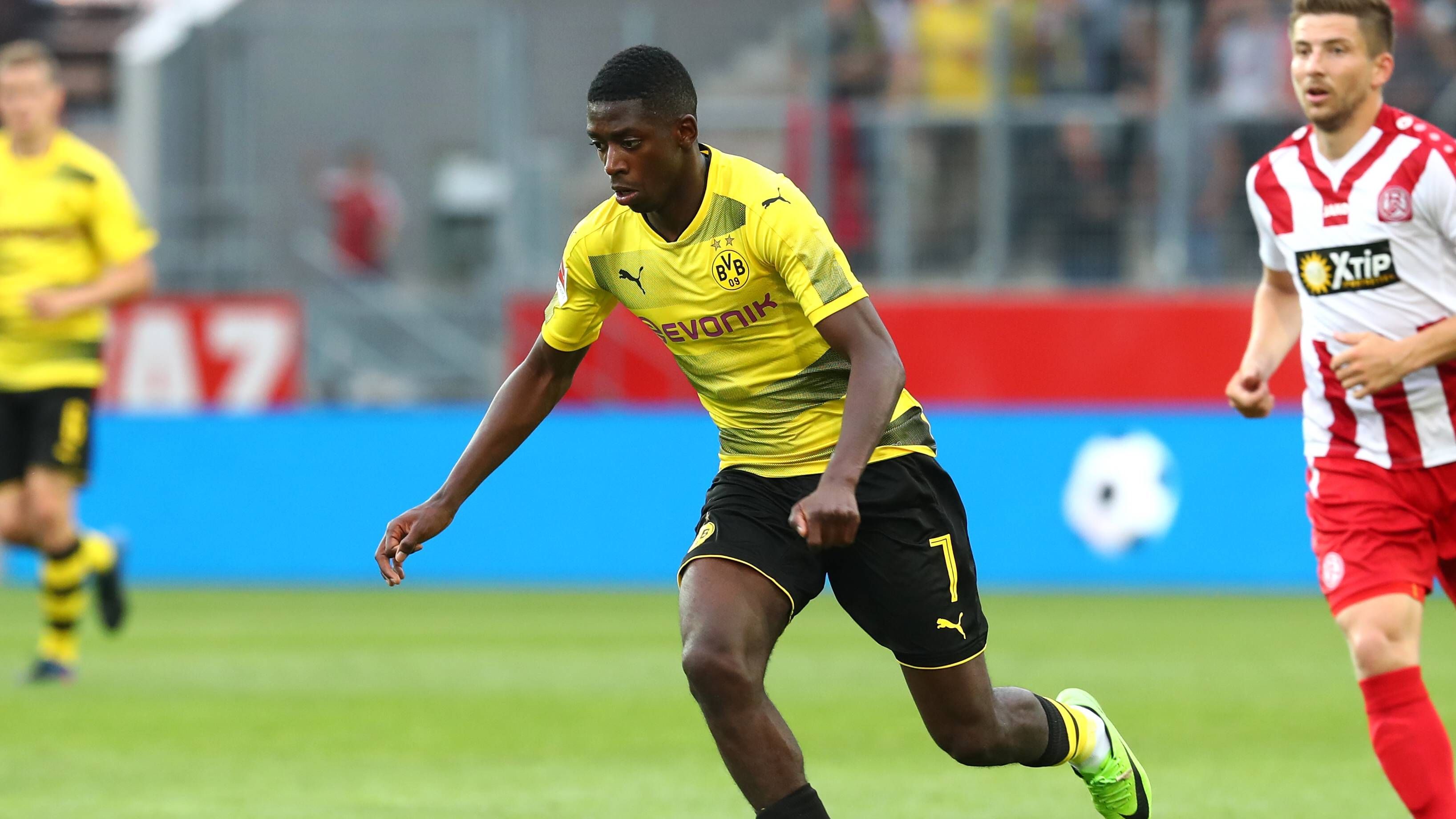 <strong>Ousmane Dembele (Rechtsaußen)</strong><br>Diamantenauge Mislintat bewies selbiges, als er 2016 den 20-jährigen Dembele von Stade Rennes verpflichtete. 35 Millionen Euro ließ sich der BVB das Supertalent kosten. Es zahlte sich aus. Innerhalb eines Jahres wurde der Franzose zum Star. Abseits des Platzes aber sorgte er für Querelen.