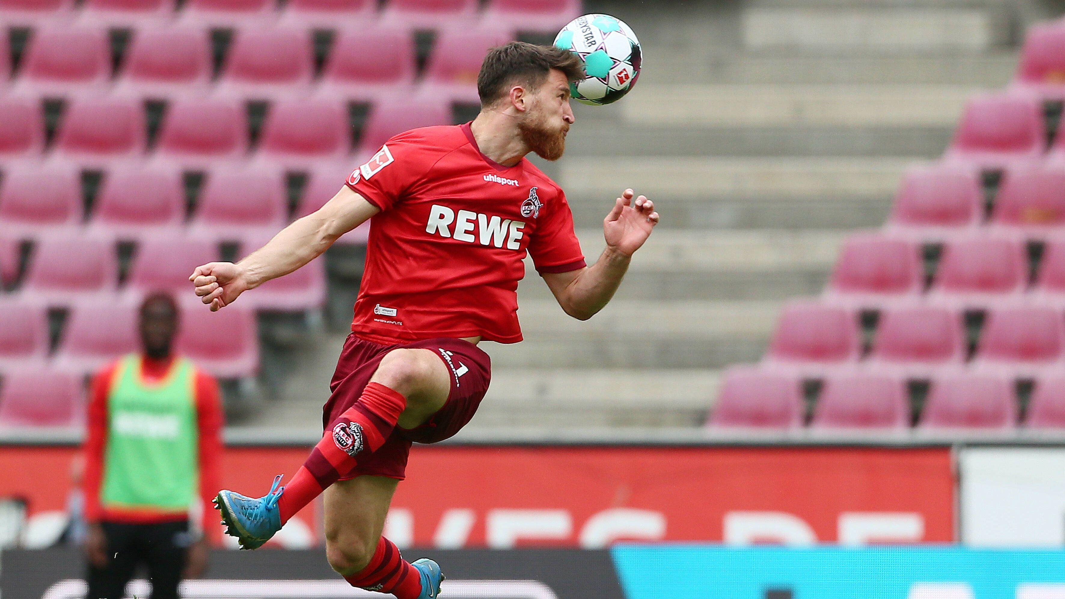 
                <strong>Salih Özcan (1. FC Köln)</strong><br>
                Nach seiner erfolgreichen Leihe in die zweite Liga zu Holstein Kiel, läuft Özcans Vertrag beim 1. FC Köln in diesem Sommer nach fünf Jahren beim "Effzeh" aus. Wie der "Kicker" berichtete soll der Mittelfeldmann aber bereits beim schottischen Meister Glasgow Rangers auf dem Zettel stehen. Sollte das Team von Liverpool-Legende Steven Gerrard nach ihrem Erfolg an Qualität im Mittelfeld verlieren, wäre Özcan mit Sicherheit ein guter Ersatz bei den Rangers. Konkrete Informationen zu einem Wechsel liegen bisher aber wohl noch nicht vor.
              