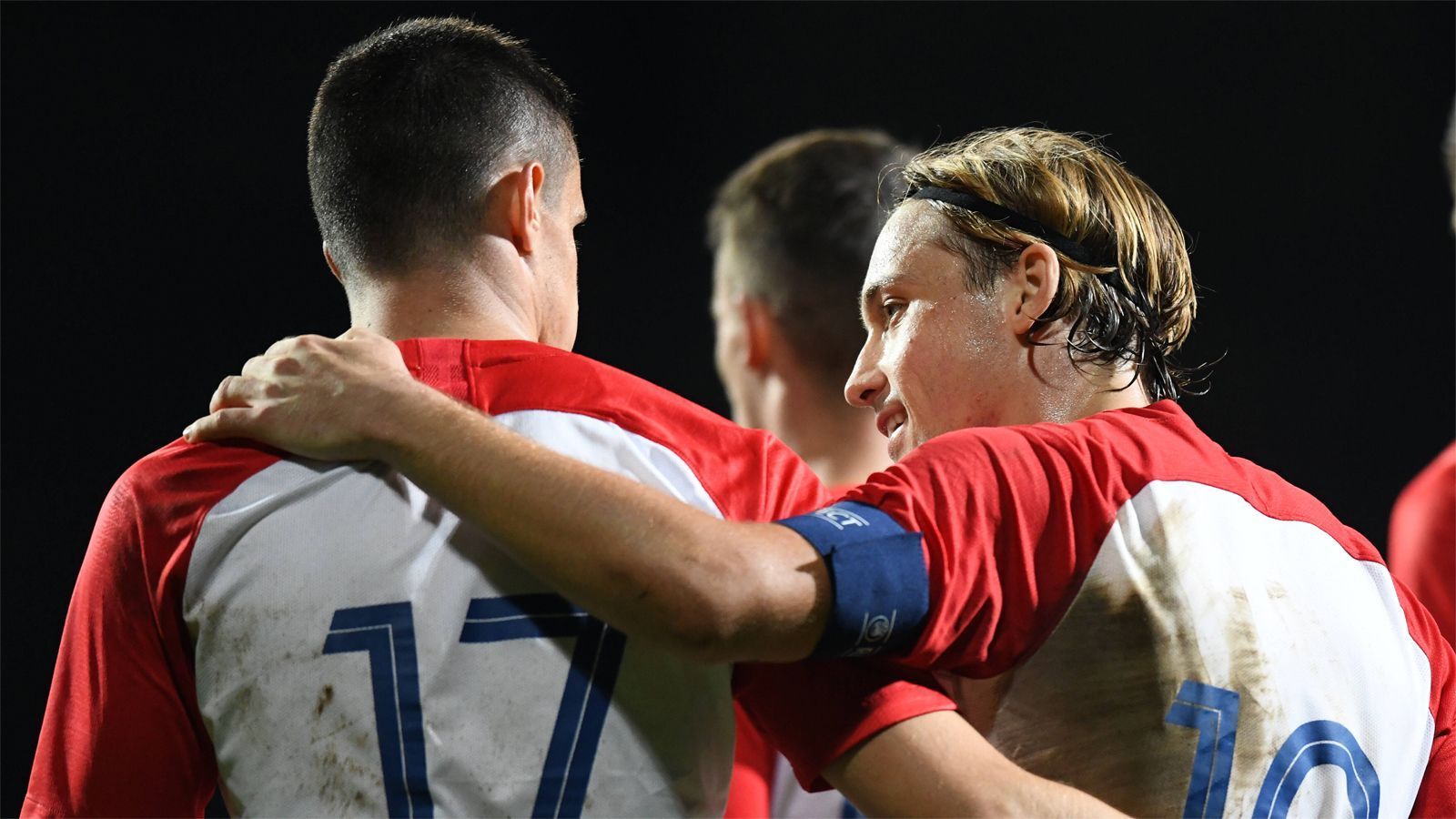 
                <strong>Kroatien</strong><br>
                Nach einer dramatischen Schlussphase gegen die "Young Lions" sicherte sich Kroatien dank eines Last-Minute-Treffers von Domagoj Bradaric doch noch das Ticket für das EM-Viertelfinale. Mit der Schweiz und England lagen die Kroaten punktgleich, doch das bessere Torverhältnis in den direkten Duellen spricht für Kroatien. 
              