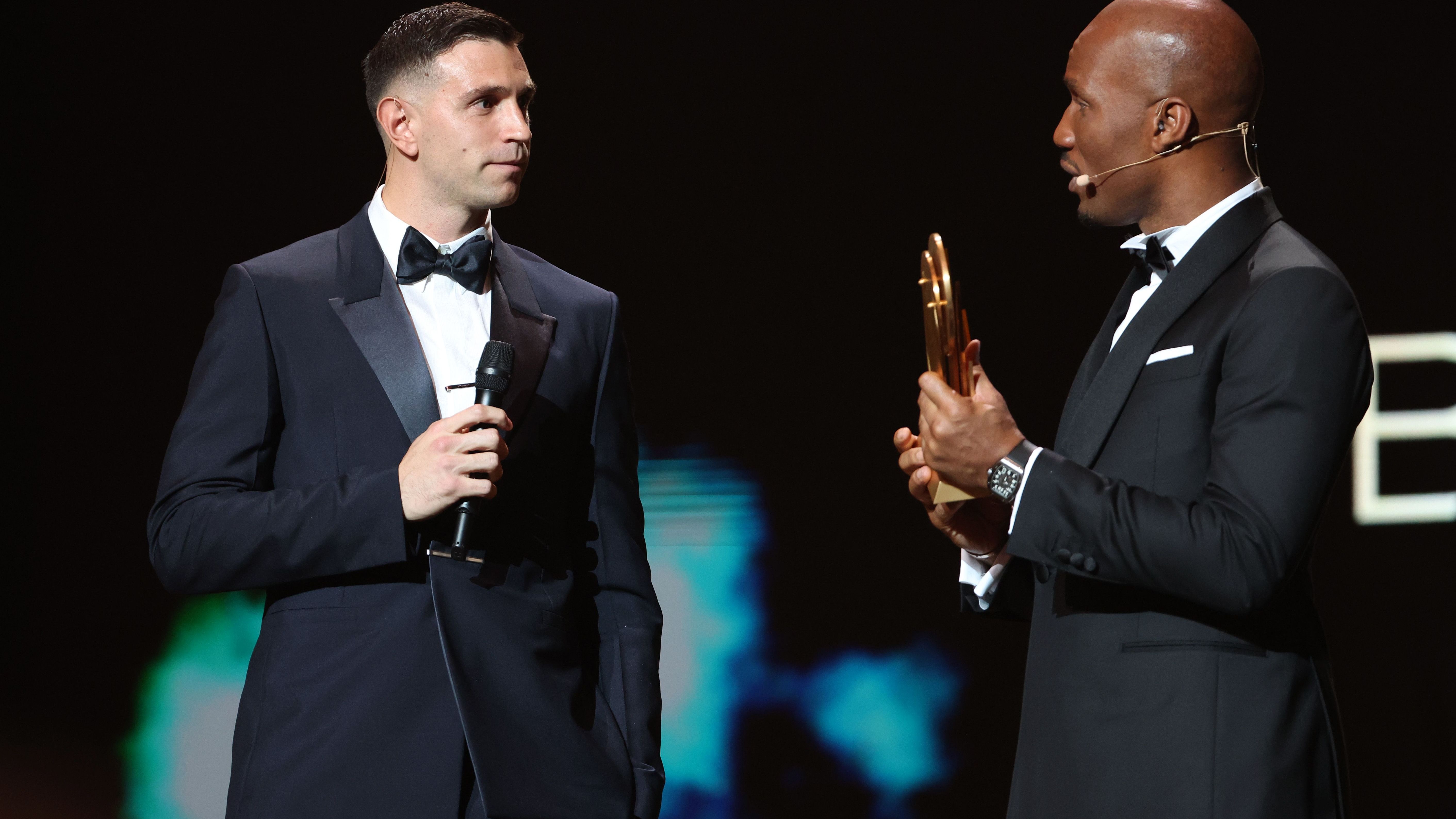 <strong>Trophée Yachine: Der beste Torwart</strong><br>Der argentinische Weltmeister-Torwart Emiliano Martinez (Aston Villa) sichert sich die Auszeichnung als bester Torhüter.