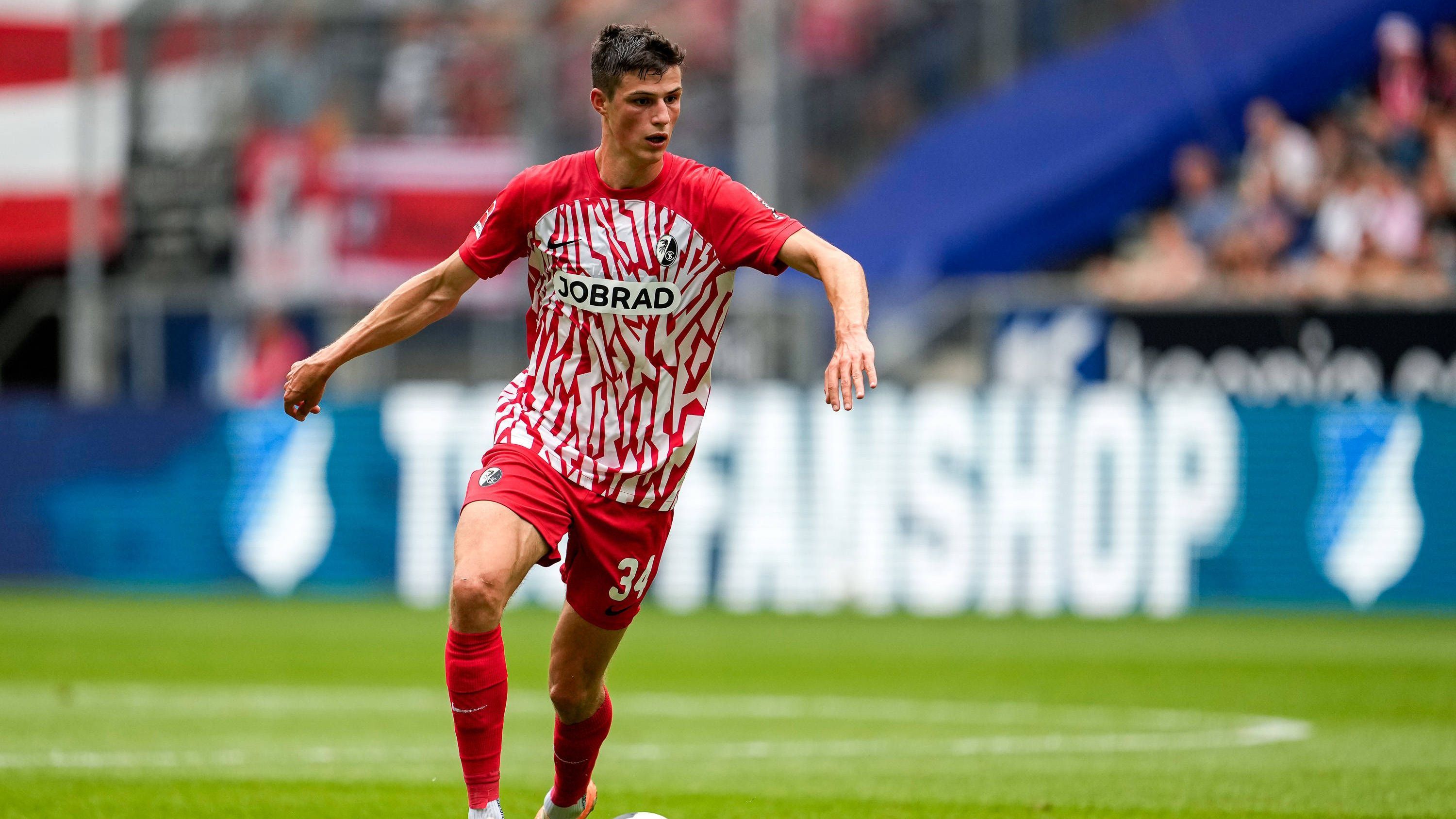 <strong>#8 Merlin Röhl</strong><br>• Position: Mittelfeld<br>• Alter: 21<br>• Verein: SC Freiburg<br>• U21-Länderspiele: 0
