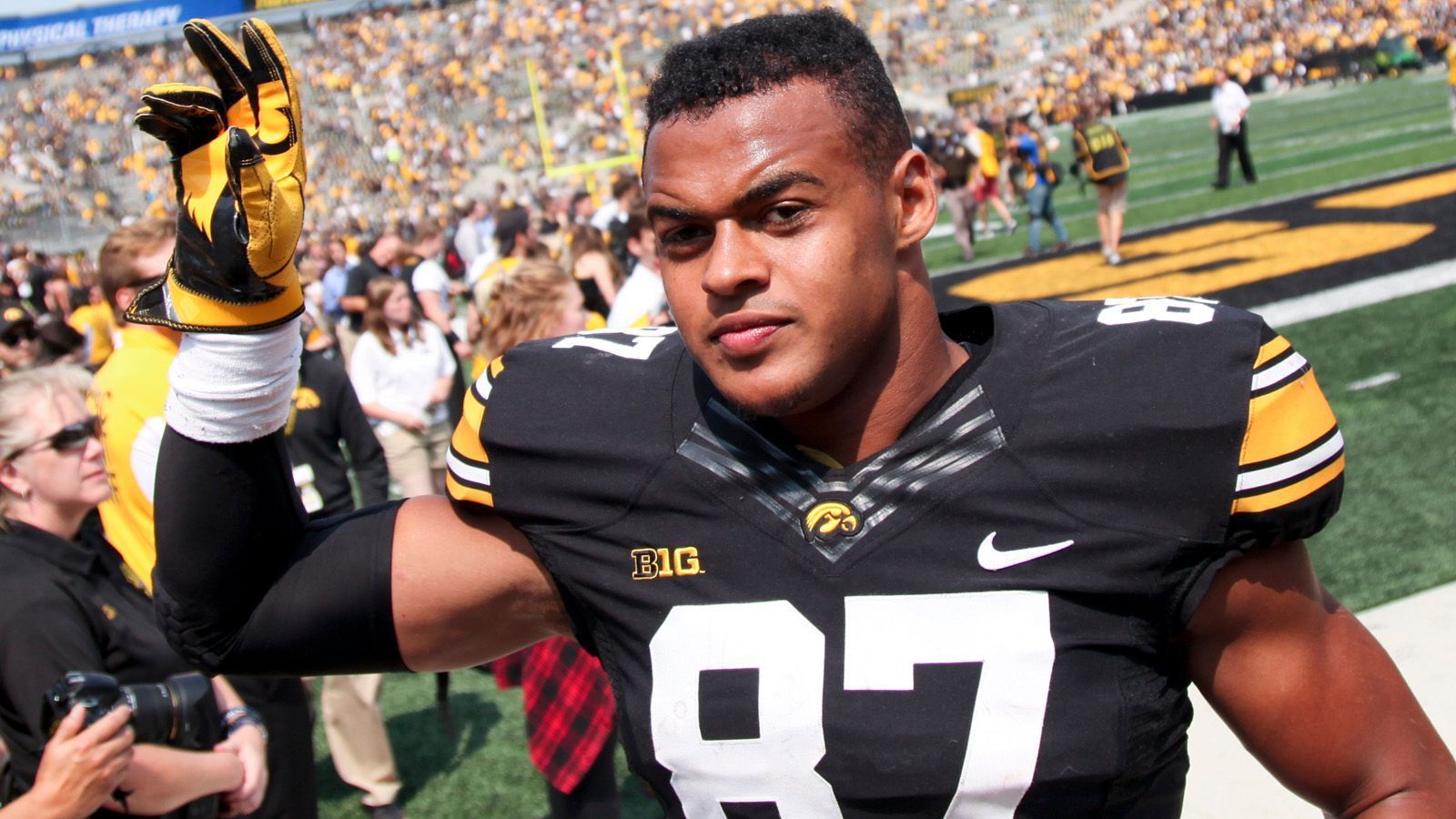 
                <strong>Noah Fant</strong><br>
                Position: Tight EndCollege: Iowa
              