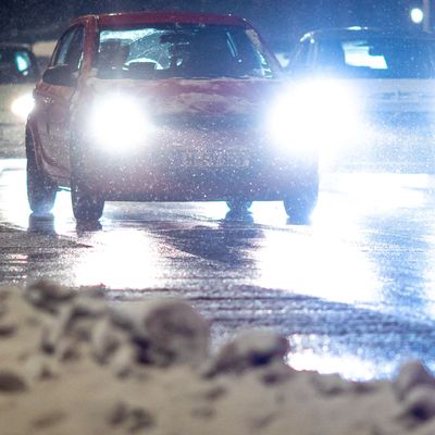 Erneuter Frost: Der Deutsche Wetterdienst warnt vor Glatteisgefahr. 