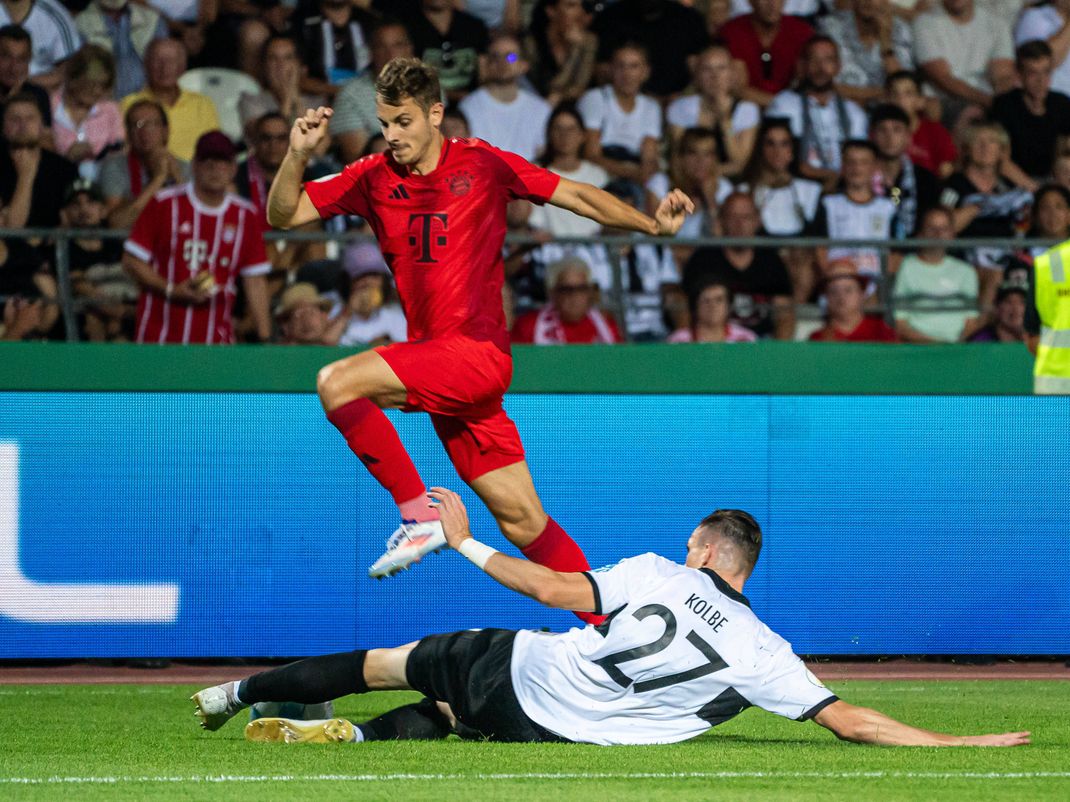 Rückkehrer im Einsatz: Josip Stanisic ist der einzige aktuelle Double-Sieger im Bayern-Kader