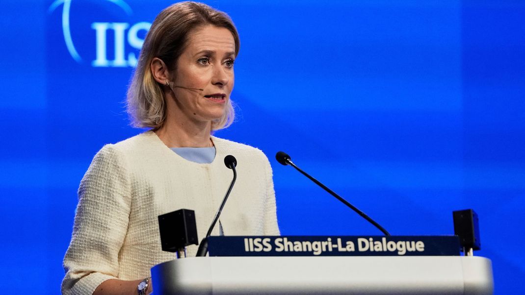 Kaja Kallas, Hohe Vertreterin für Außen- und Sicherheitspolitik und Vizepräsidentin der Europäischen Kommission, Europäische Union, hält ihre Rede während des 22. Shangri-La-Dialogs in Singapur.