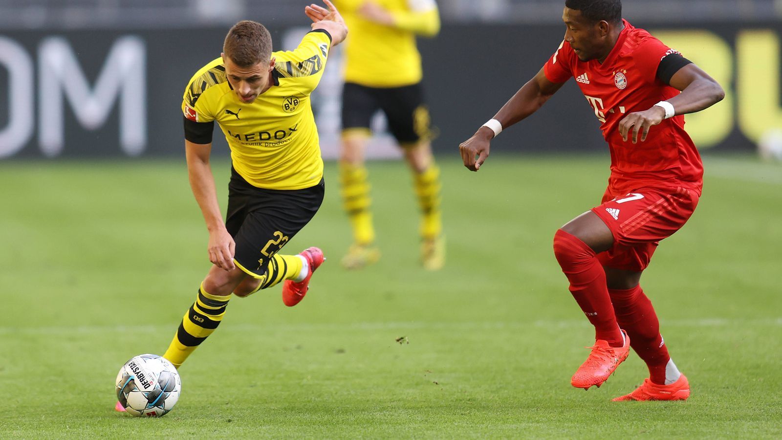 
                <strong>Thorgan Hazard</strong><br>
                Geht in viele Tempodribblings und kreiert Offensiv-Aktionen. Der Bruder von Eden Hazard versucht stets Haaland zu finden. Der berühmt berüchtigte "letzte Pass" gelingt ihm jedoch meist nicht. Spult fast zwölf Kilometer ab. ran-Note: 3
              