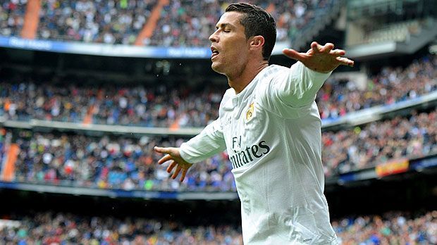 
                <strong>Größte Erfolge im Fußball: Cristiano Ronaldo</strong><br>
                Größte Erfolge im Fußball: Ronaldo kann sich vor Titeln eigentlich kaum noch retten. In seiner gigantischen Trophäensammlung erstrahlen besonders die drei Preise als Weltfußballer 2008, 2013 und 2014 sowie die drei Champions-League-Titel mit Manchester United (2008) sowie mit Real Madrid (2014 und 2016).
              