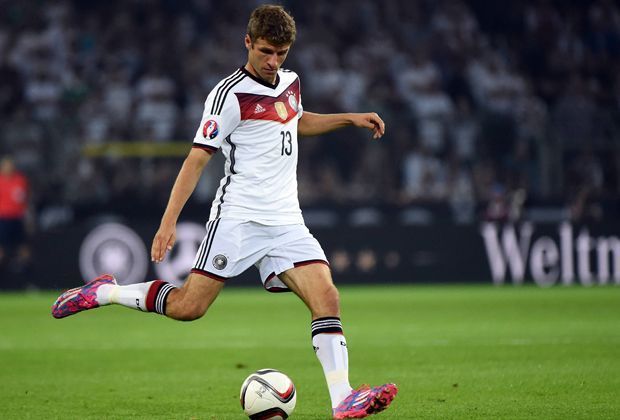 
                <strong>Thomas Müller: Der WM-Torjäger</strong><br>
                Auch Thomas Müller wäre bei der WM wohl nicht zu ersetzen gewesen: Mit fünf Treffern belegt der Mittelfeldstar Platz zwei der WM-Torjägerliste. Bei der WM und in der Liga glänzt Müller, die vergangenen Länderspiele waren weniger berauschend. Reicht es trotzdem für den Titel?
              