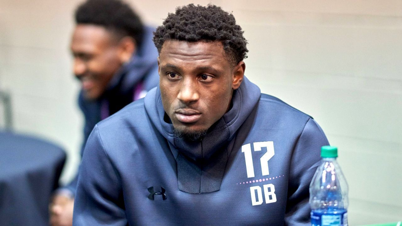 
                <strong>Platz 9: J.C. Jackson (Cornerback, New England Patriots) </strong><br>
                Grundgehalt: 570.000 DollarPerformance Based Pay: 375.004 DollarVeteran Pool: 184.032 Dollar Prämien insgesamt: 559.036 DollarDraft: undrafted
              