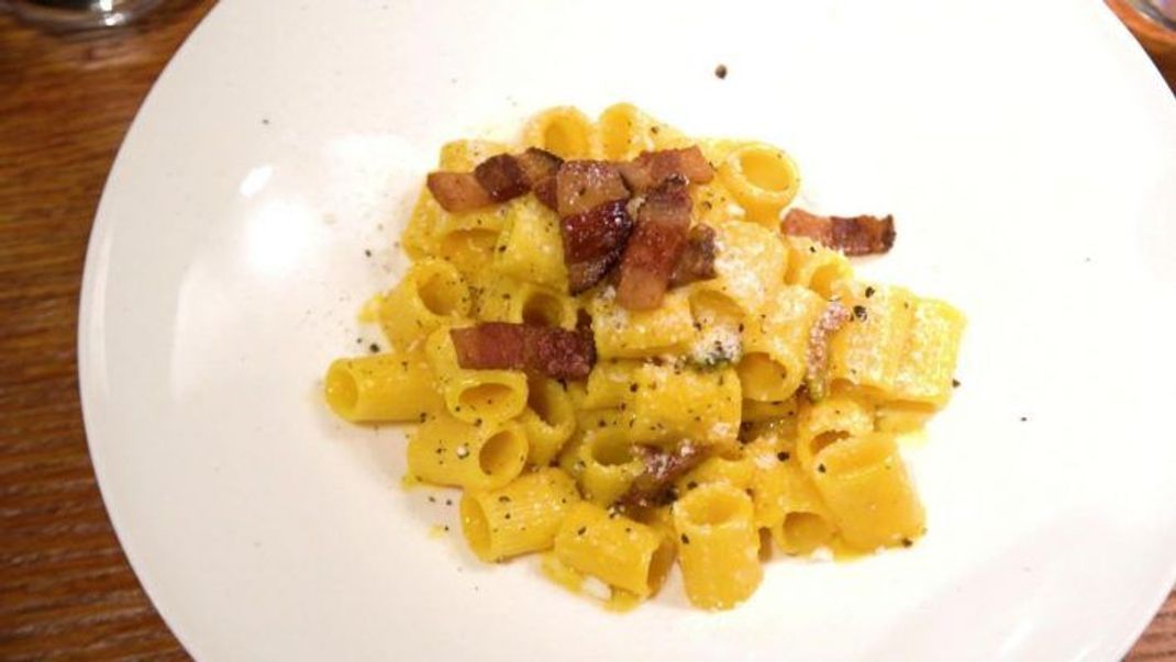 Penne statt Spaghetti? Die Nudeln sind laut unserem italienischen Koch nicht so wichtig für die Carbonara. Es kommt mehr auf die Soße an.