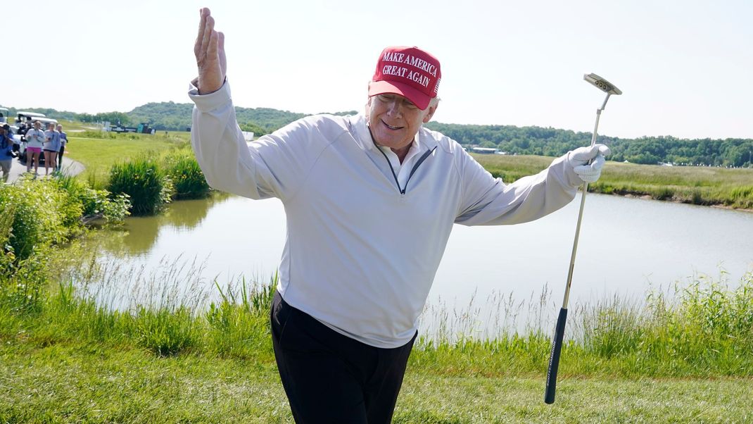 Trump spielt am Wochenende häufiger Golf in einem seiner Clubs. (Archivbild)