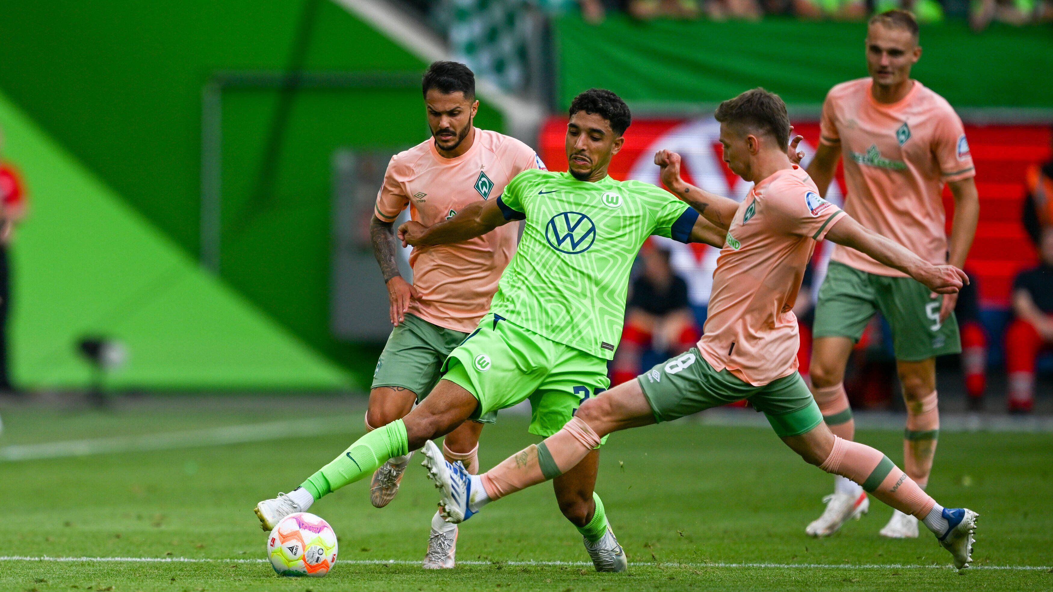 
                <strong>Aufsteiger = Absteiger Nummer eins und zwei? Mitnichten!</strong><br>
                Werder Bremen zeigt beim 2:2 gegen den VfL Wolfsburg eine bundesliga-taugliche Leistung, dasselbe lässt sich auch über den Auftritt von Schalke 04 trotz des 1:3 beim 1. FC Köln sagen. Beide Teams versuchen größtenteils, über einen offensiven und spielerischen Ansatz zum Erfolg zu kommen. Auch in puncto Einsatz muss sich keine der beiden Mannschaften etwas vorwerfen lassen, besonders die Königsblauen haben am Ende mit einem äußerst unglücklichen Spielverlauf zu kämpfen. Bleibt's dabei, müssen sich eher andere Vereine Gedanken um den Gang ins Unterhaus machen.
              