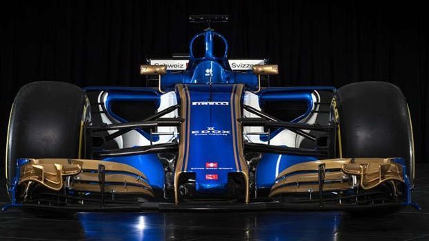 
                <strong>Sauber C36-Ferrari</strong><br>
                Sauber präsentierte am 20. Februar erste Bilder des C36, der in der neuen Saison einen Ferrari-Motor von 2016 bekommt. Der Schweizer Rennstall des Deutschen Pascal Wehrlein hat sich für sein 25. Formel-1-Jahr etwas Besonderes einfallen lassen: Eine Lackierung ein edles Gold mit Weiß und Blau.
              