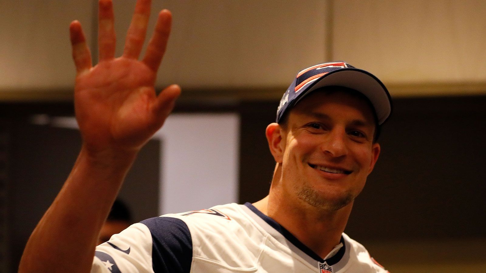 
                <strong>Tight End</strong><br>
                Rob Gronkowskibei Patriots: 2010 bis 2018Erfolge: drei Super-Bowl-Siege, fünfmaliger Pro Bowler
              
