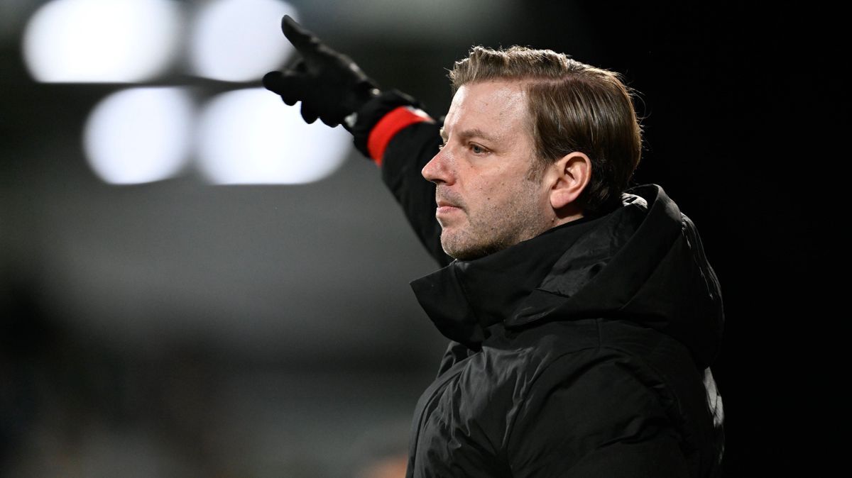 KAS Eupen v Cercle Brugge - Jupiler Pro League EUPEN, BELGIUM - FEBRUARY 25 : Kohfeldt Florian head coach of KAS Eupen during the Jupiler Pro League match between KAS Eupen and Cercle Brugge on Feb...