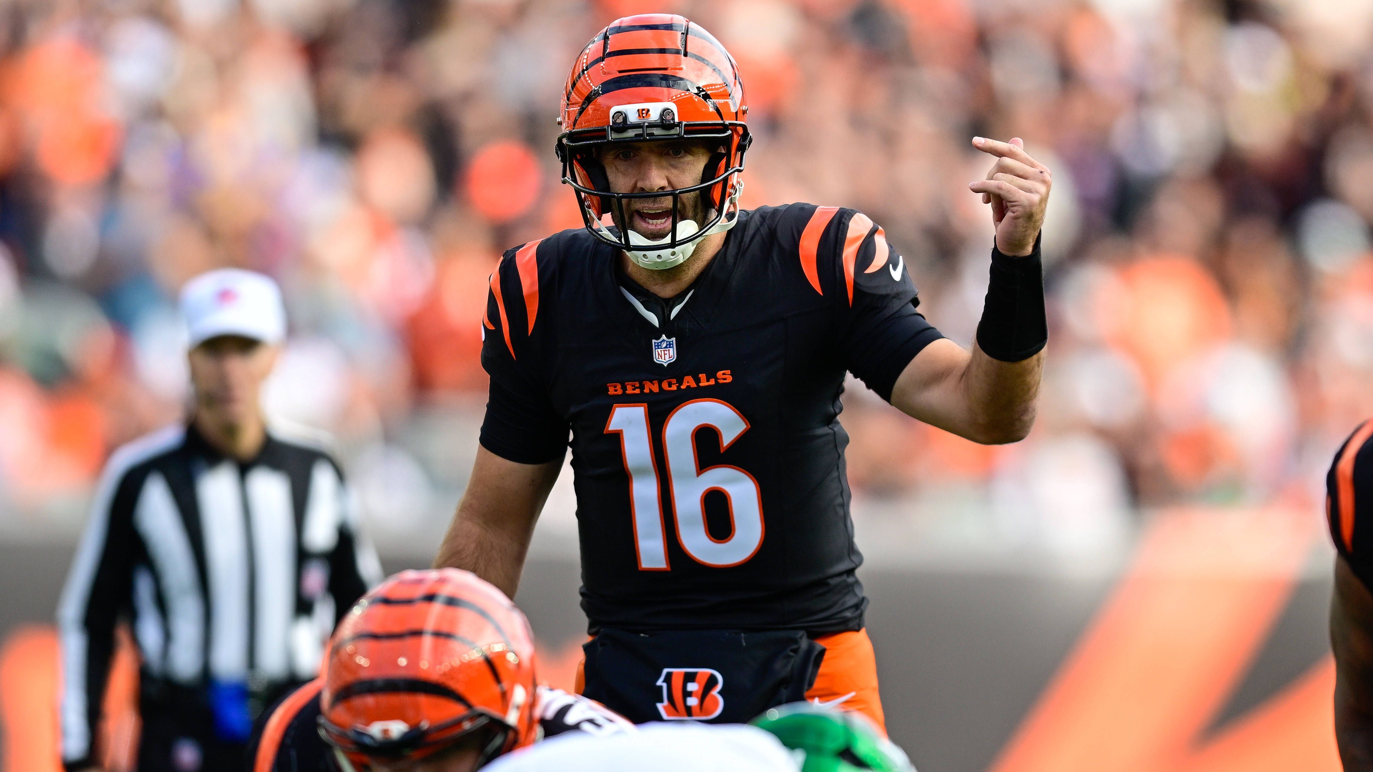 <strong>Platz 17: Joe Flacco (Cincinnati Bengals)<br></strong>Bislang ist es immer das gleiche Lied: Joe Flacco scheitert nicht an der gegnerischen, sondern an der eigene Defense. Obwohl er in drei Spielen für die Bengals bereits neun Touchdowns auflegte, gelang nur ein Sieg. Dennoch erhärtet sich das Gefühl: Hier ist der richtige Mann am richtigen Ort, bis Joe Burrow wieder zurückkehrt.