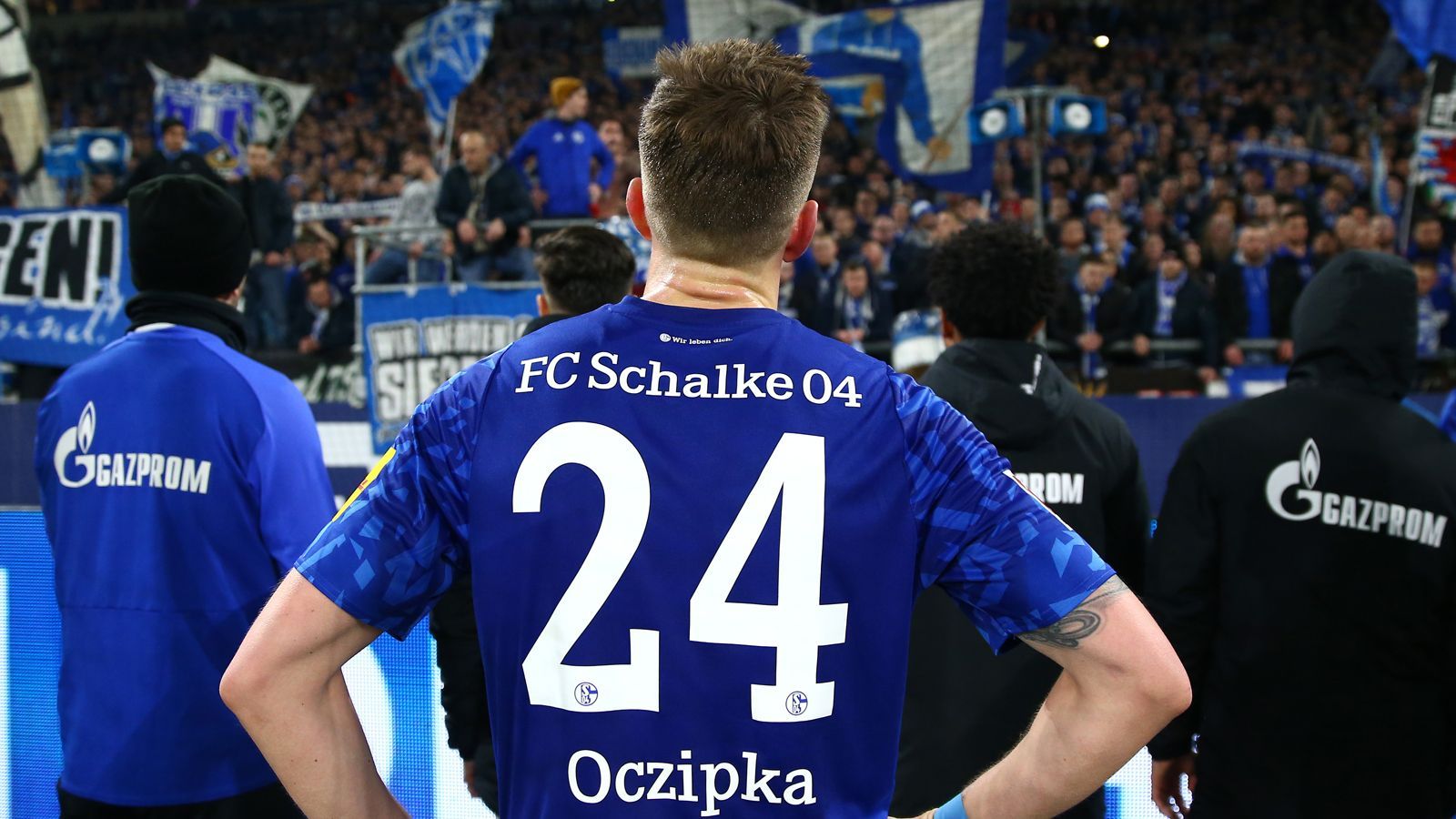 <strong>FC Schalke 04 - 2019/2020</strong><br>Denn so erfolgreich wie unter Tedesco und Heidel werden sie bis heute nicht mehr. Unter David Wagner steht Schalke zur Hinrunde auf Platz fünf. Aber die schlechteste Rückrunde seit 1988 lässt die Königsblauen auf Rang zwölf abstürzen. Im DFB-Pokal ist wie im Vorjahr im Viertelfinale Schluss.