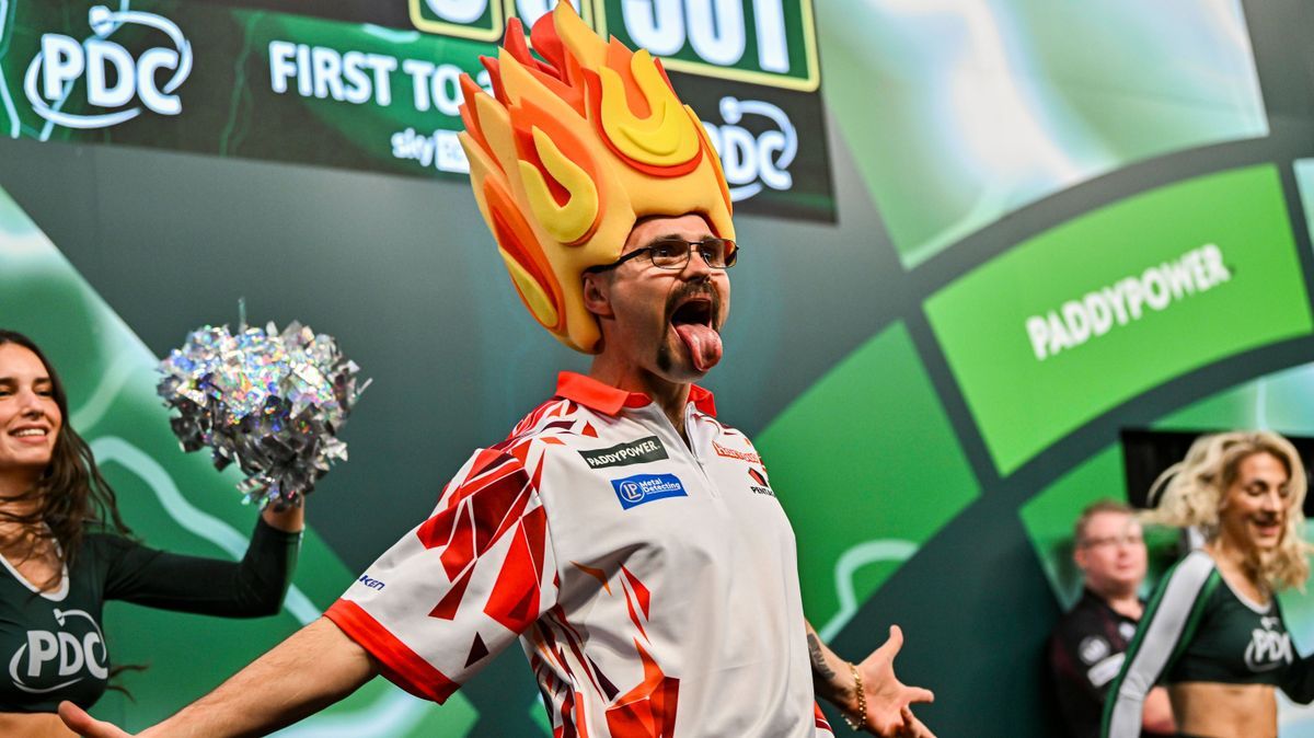 Sport Themen der Woche KW51 Sport Bilder des Tages 21st December 2024, Alexandra Palace, London, England; 2024 25 PDC Paddy Power World Darts Championships Day 7; Damon Heta arrives on stage PUBLIC...