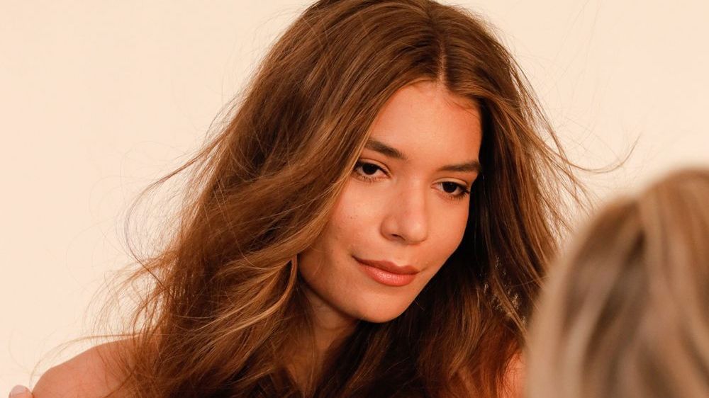 Throwback: Mirella beim Sedcard-Shooting in Folge 5 von "Germany's Next Topmodel" 2023. In Folge 12 spricht sie offen in der Sendung über ihre Transition. 
