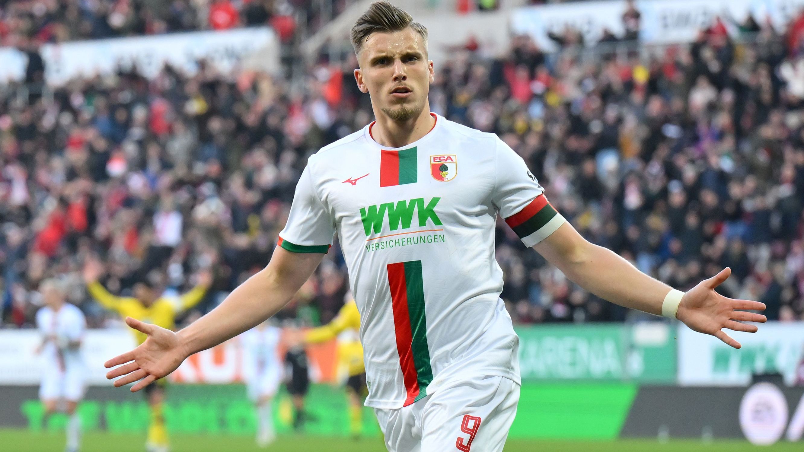 <strong>Bank (Angriff): Ermedin Demirovic (FC Augsburg)</strong><br>Dass sich ein Augsburger in unsere Top-Elf schleicht, damit hätten wir auch nicht gerechnet. Aber umso verdienter ist es: Ermedin Demirovic ist Kapitän des FCAund gleichzeitig die Lebensversicherung der bayerischen Schwaben. Acht Treffer und fünf Assists sind bei einem Team wie Augsburg - und das meinen wir nicht abwertend - absolut herausragend.