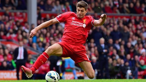 
                <strong>Liverpool-Legende Steven Gerrard</strong><br>
                Legende: Steven Gerrard schoss 180 Tore für Liverpool und führt deutlich die Torschützen-Liste an. Der Engländer verließ 2015 nach 17 Jahren den Verein, um in den USA für die Los Angeles Galaxy aufzulaufen. James Carragher schaffte es mit den meisten Einsätzen auf Platz eins: 705 Mal lief er im Trikot der "Reds" auf.
              