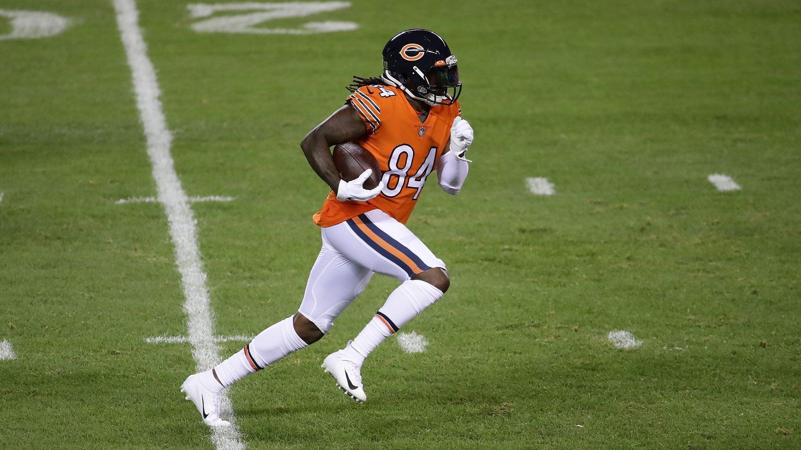 
                <strong>NFC - Return Specialist (ein Spieler)</strong><br>
                Cordarelle Patterson (Chicago Bears) -Der Return-Spezialist reist 2020 zum insgesamt vierten Mal zum Pro Bowl. Kein anderer Spieler kann mit Pattersons 787 Yards mithalten, pro Versuch schafft er zudem einen Raumgewinn von 30,3 Yards. Am 10. Spieltag gelang ihm gegen die Minnesota Vikings ein 104-Yard-Return-Touchdown.
              