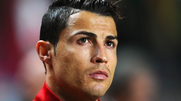 
                <strong>Im Fokus: Cristiano Ronaldo</strong><br>
                Der unumstrittene Star der Portugiesen: Cristiano Ronaldo. Der Offensivkünstler konnte in der Champions League den Torrekord brechen und auch mit der Nationalelf will er endlich Erfolge feiern.
              