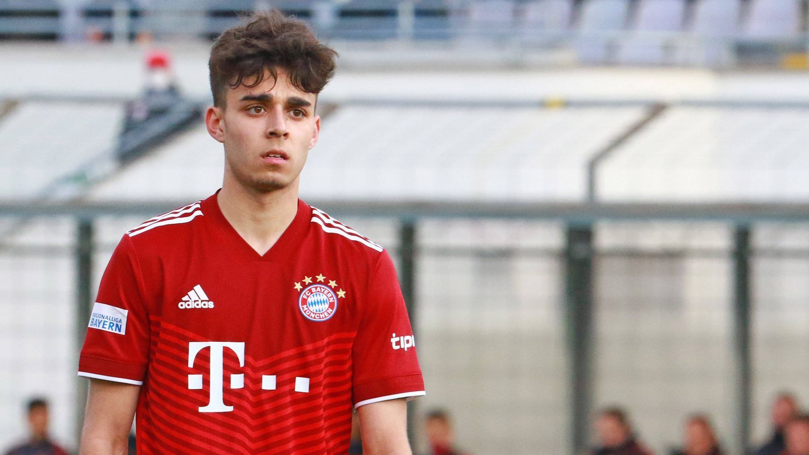 
                <strong>Die Jungen: Lucas Copado</strong><br>
                Der 18-jährige Mittelstürmer der Münchner kommt vor allem in der zweiten Mannschaft zum Einsatz. Doch Anfang des Jahres feierte Lucas Copado gegen Borussia Mönchengladbach sein Bundesliga-Debüt. Mehr Einsätze kamen bislang zwar noch nicht hinzu - Copado hat aber ja auch noch ein paar Jährchen Zeit.
              